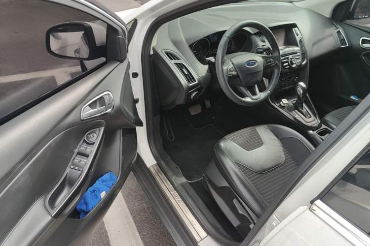 Used Ford Focus 2015 Sedan 1.6L Automatic Trend Model Driver Seat