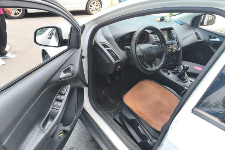 Used Ford Focus 2015 Hatchback 1.6L Manual Comfort Edition Driver Seat