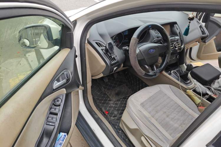 Used Ford Focus 2015 Sedan 1.6L Manual Comfort Model Driver Seat