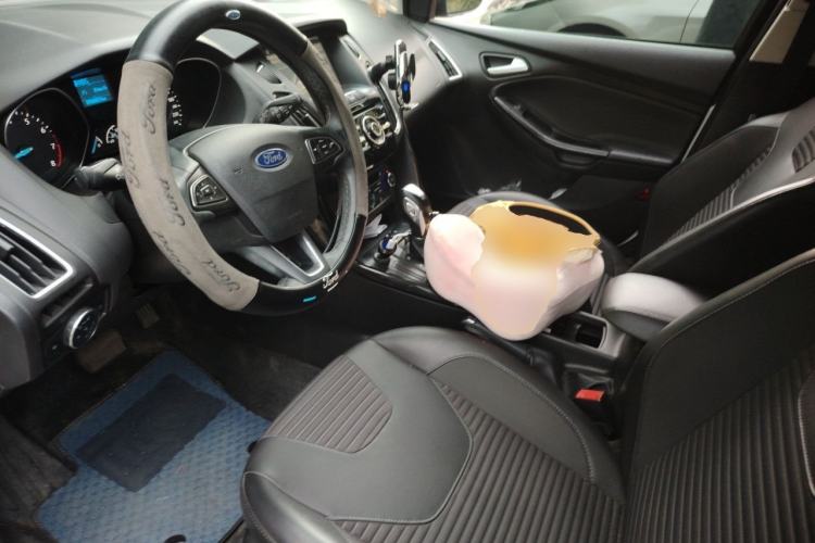 Used Ford Focus 2015 Hatchback 1.6L Automatic Fashion Edition Driver Seat