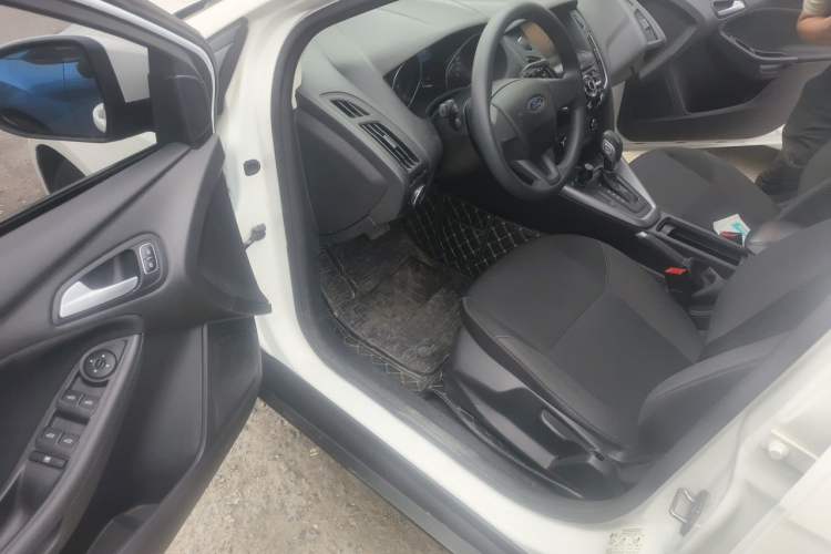 Used Ford Focus 2015 Hatchback 1.6L Automatic Comfort Model Driver Seat