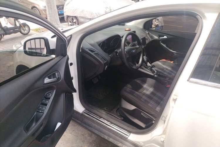 Used Ford Focus 2015 Hatchback 1.6L Automatic Comfort Model Driver Seat