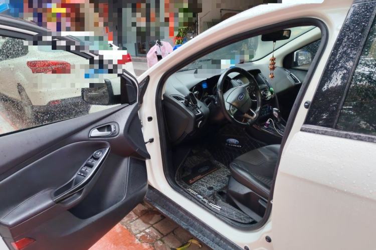 Used Ford Focus 2015 Sedan EcoBoost 125 Automatic Supreme Style Edition Driver Seat