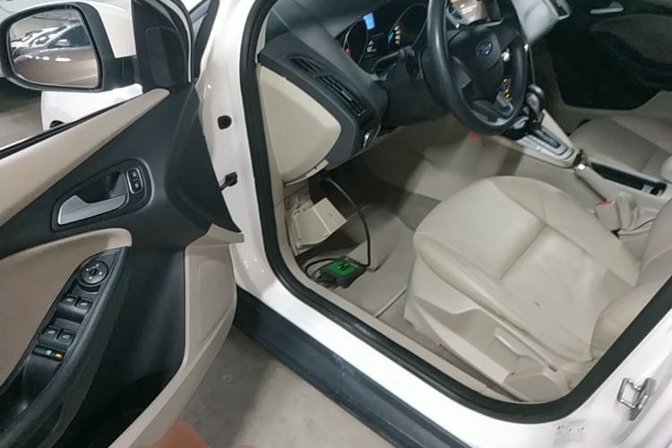 Used Ford Focus 2015 Sedan 1.6L Automatic Comfort Model Driver Seat