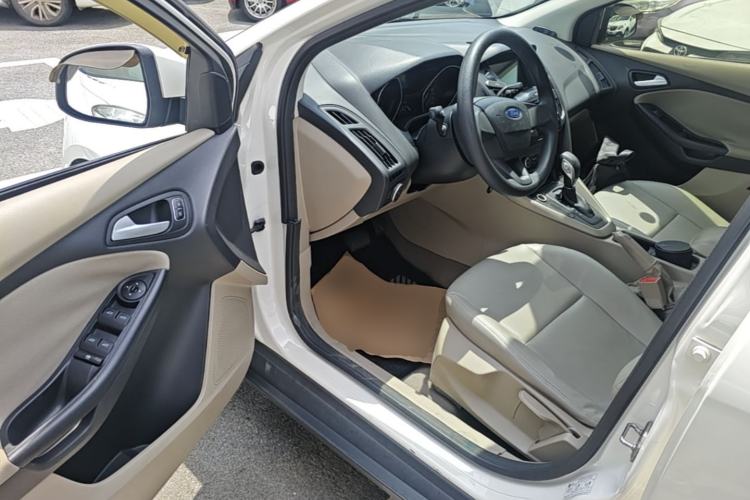 Used Ford Focus 2015 Sedan 1.6L Automatic Comfort Model Driver Seat