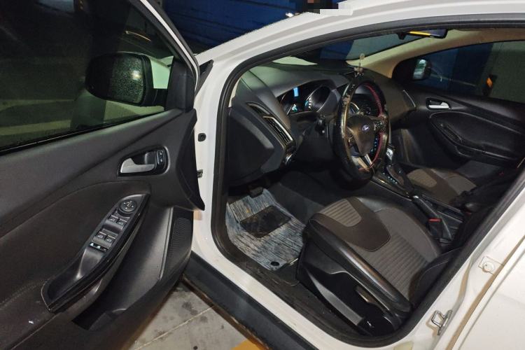 Used Ford Focus 2015 Hatchback 1.6L Automatic Fashion Edition Driver Seat