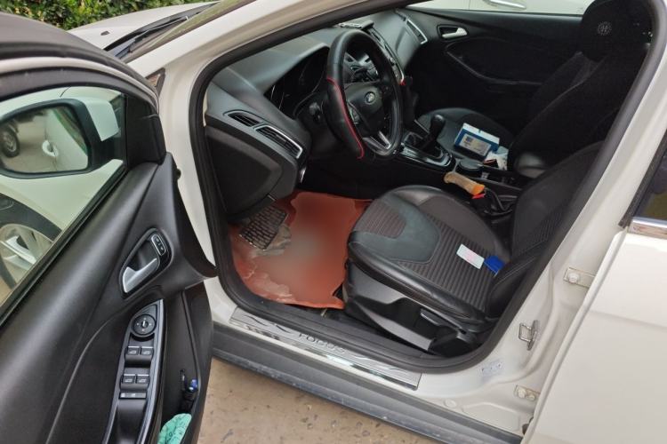 Used Ford Focus 2015 Hatchback 1.6L Manual Fashion Edition Driver Seat