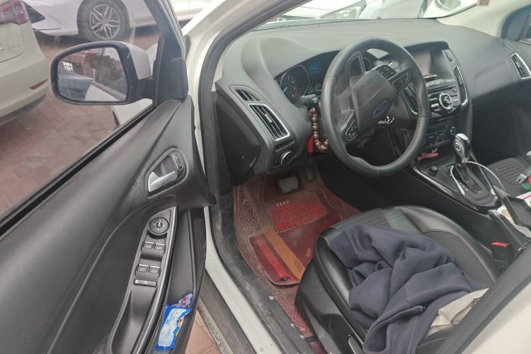 Used Ford Focus 2015 Hatchback 1.6L Automatic Fashion Edition Driver Seat
