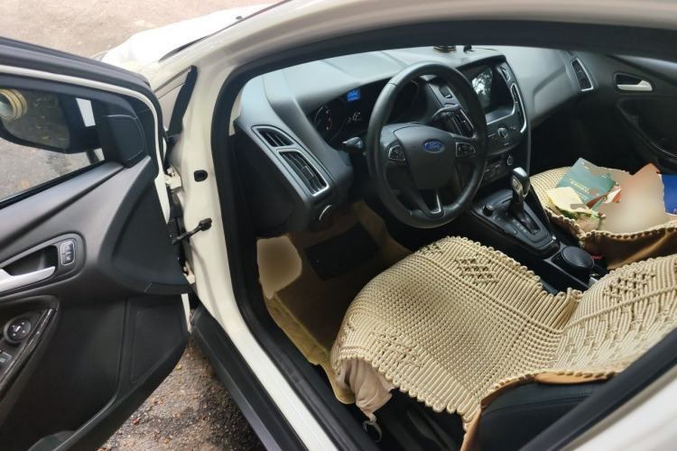 Used Ford Focus 2015 Sedan EcoBoost 125 Automatic Supreme Style Edition Driver Seat