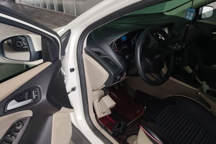 Used Ford Focus 2015 Sedan 1.6L Manual Comfort Model Driver Seat