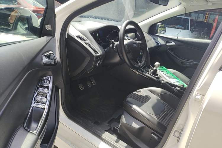 Used Ford Focus 2015 Hatchback 1.6L Manual Fashion Edition Driver Seat