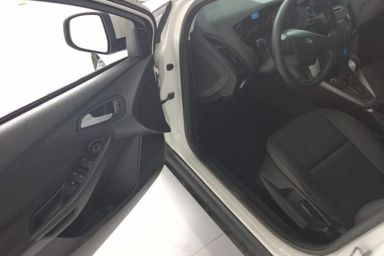 Used Ford Focus 2015 Hatchback 1.6L Automatic Comfort Model Driver Seat