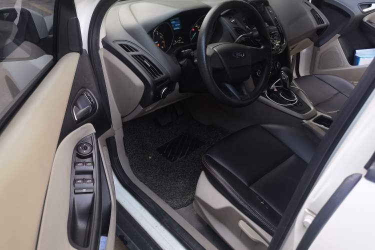 Used Ford Focus 2015 Sedan 1.6L Automatic Comfort Model Driver Seat