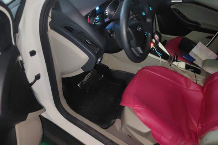 Used Ford Focus 2015 Sedan 1.6L Automatic Comfort Model Driver Seat