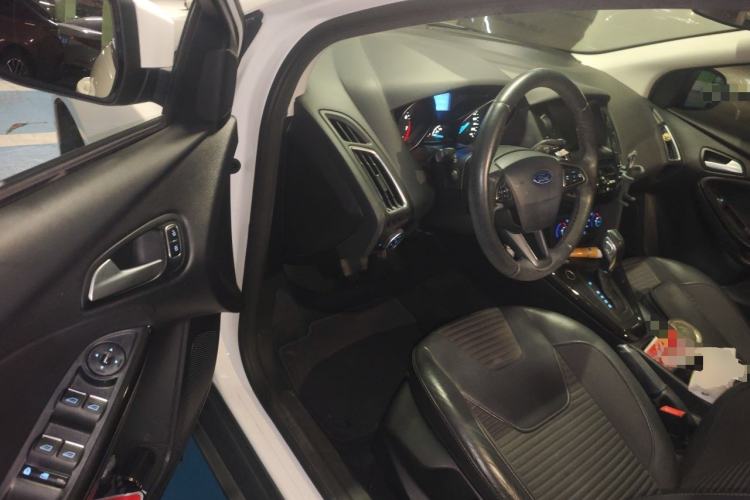 Used Ford Focus 2015 Hatchback 1.6L Automatic Fashion Edition Driver Seat