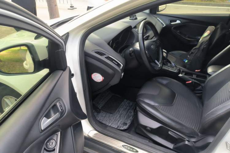 Used Ford Focus 2015 Sedan EcoBoost 180 Automatic Elite Model Driver Seat
