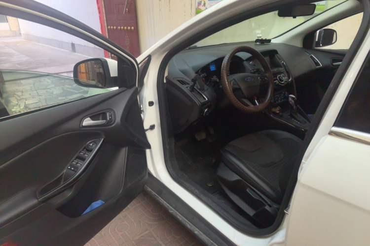 Used Ford Focus 2015 Hatchback 1.6L Automatic Fashion Edition Driver Seat