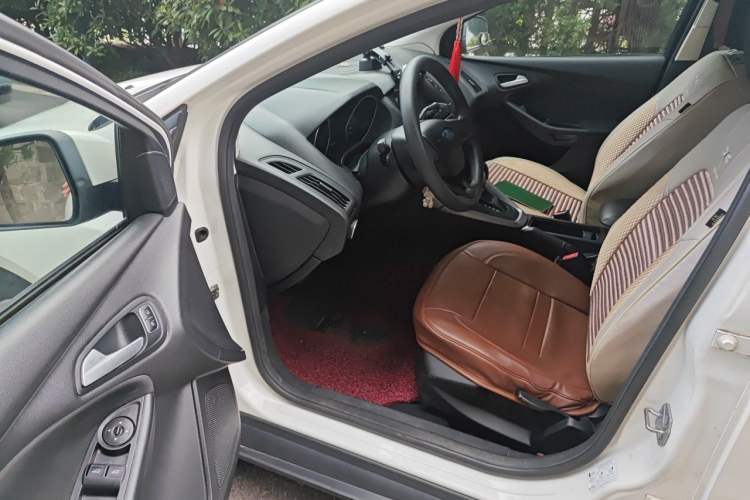 Used Ford Focus 2015 Hatchback 1.6L Automatic Comfort Model Driver Seat