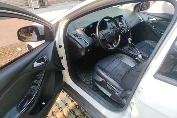 Used Ford Focus 2015 Hatchback 1.6L Automatic Fashion Edition Driver Seat