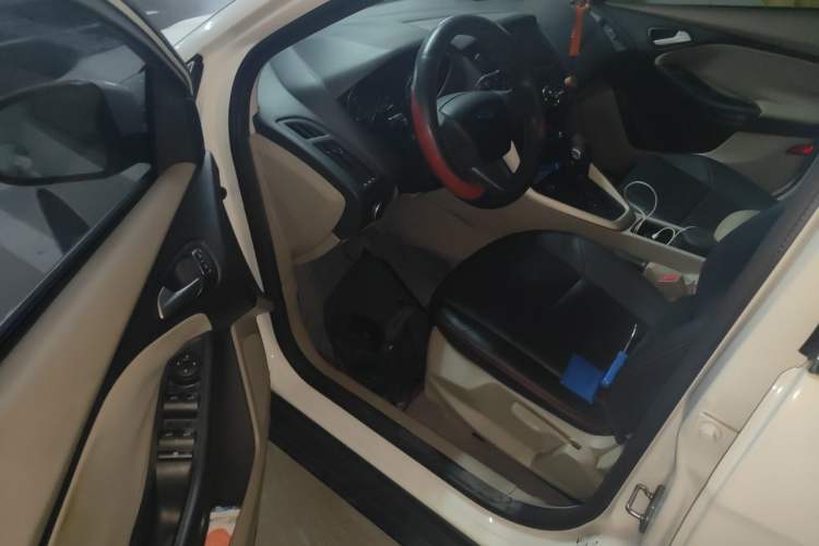 Used Ford Focus 2015 Sedan 1.6L Automatic Comfort Model Driver Seat