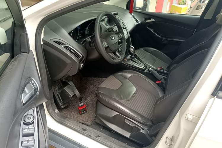 Used Ford Focus 2015 Hatchback 1.6L Automatic Fashion Edition Driver Seat