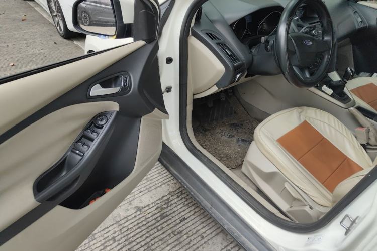 Used Ford Focus 2015 Sedan 1.6L Manual Comfort Model Driver Seat