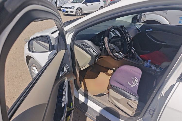 Used Ford Focus 2015 Sedan EcoBoost 125 Automatic Supreme Style Edition Driver Seat
