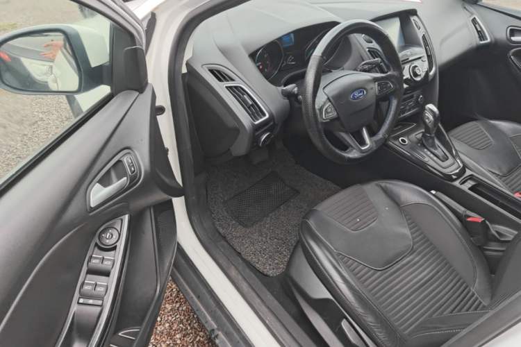 Used Ford Focus 2015 Hatchback 1.6L Automatic Fashion Edition Driver Seat