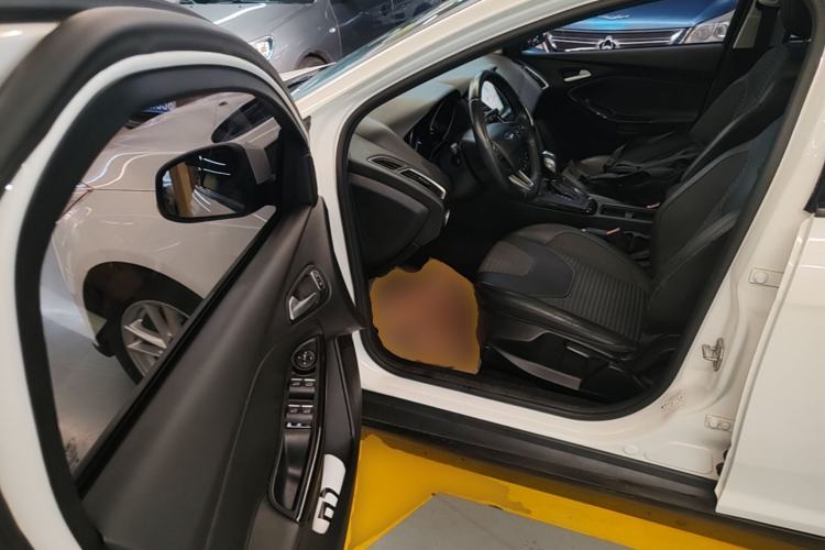 Used Ford Focus 2015 Hatchback 1.6L Automatic Fashion Edition Driver Seat