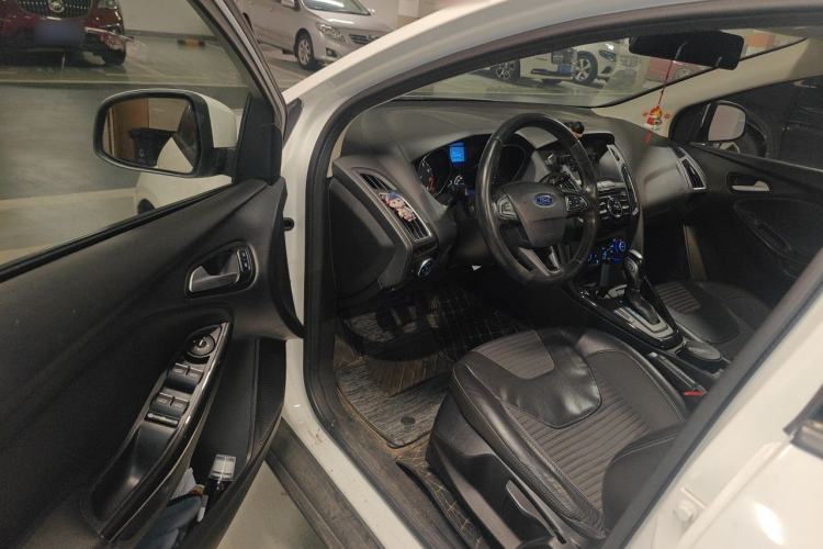 Used Ford Focus 2015 Hatchback 1.6L Automatic Fashion Edition Driver Seat