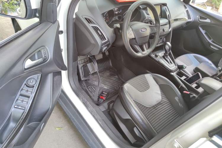 Used Ford Focus 2015 Sedan EcoBoost 180 Automatic Elite Model Driver Seat
