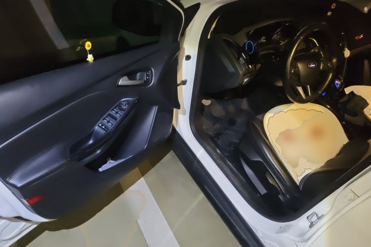 Used Ford Focus 2015 Sedan EcoBoost 125 Automatic Supreme Style Edition Driver Seat