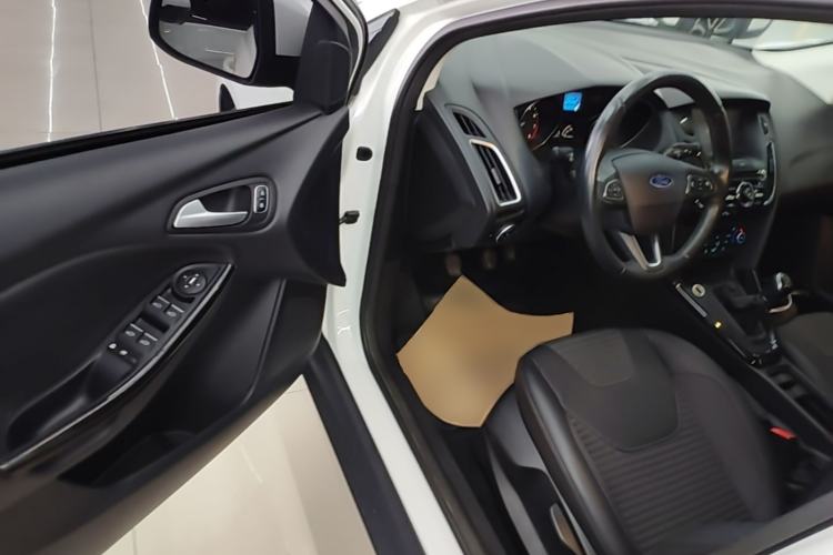 Used Ford Focus 2015 Hatchback 1.6L Manual Fashion Edition Driver Seat