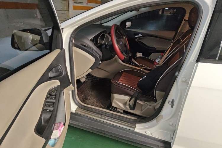 Used Ford Focus 2015 Sedan 1.6L Automatic Comfort Model Driver Seat