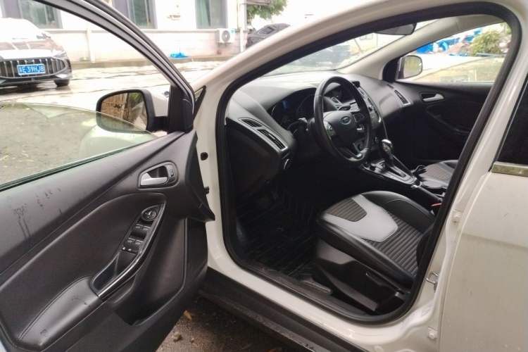 Used Ford Focus 2015 Sedan 1.6L Automatic Trend Model Driver Seat