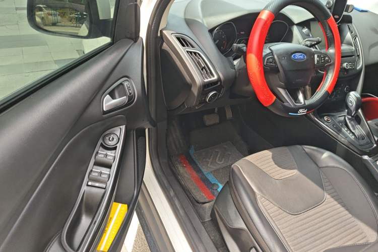 Used Ford Focus 2015 Hatchback EcoBoost 180 Automatic Elite Model Driver Seat