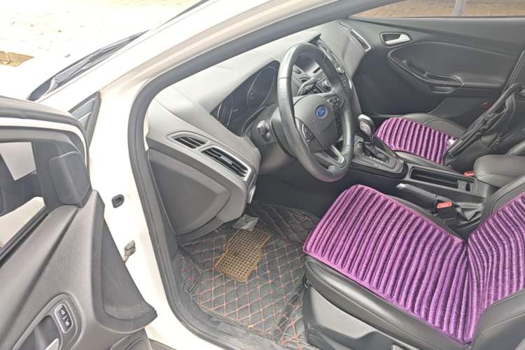 Used Ford Focus 2015 Hatchback 1.6L Automatic Fashion Edition Driver Seat
