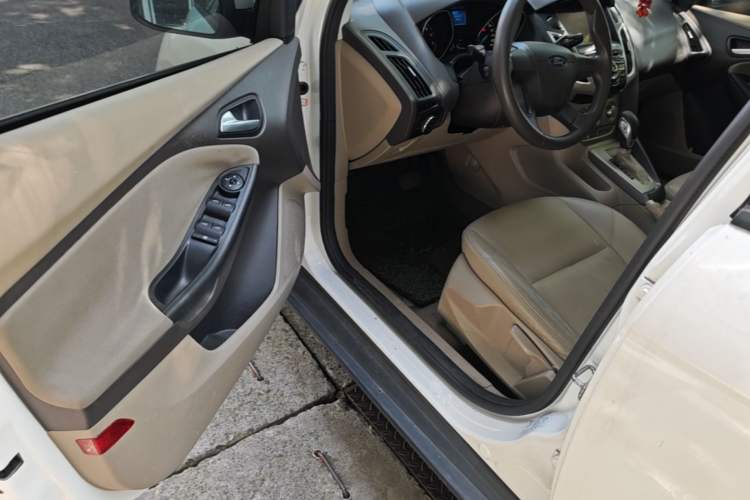 Used Ford Focus 2015 Sedan 1.6L Automatic Comfort Model Driver Seat