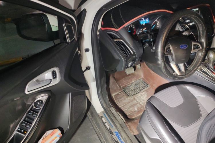 Used Ford Focus 2015 Sedan EcoBoost 180 Automatic Elite Model Driver Seat