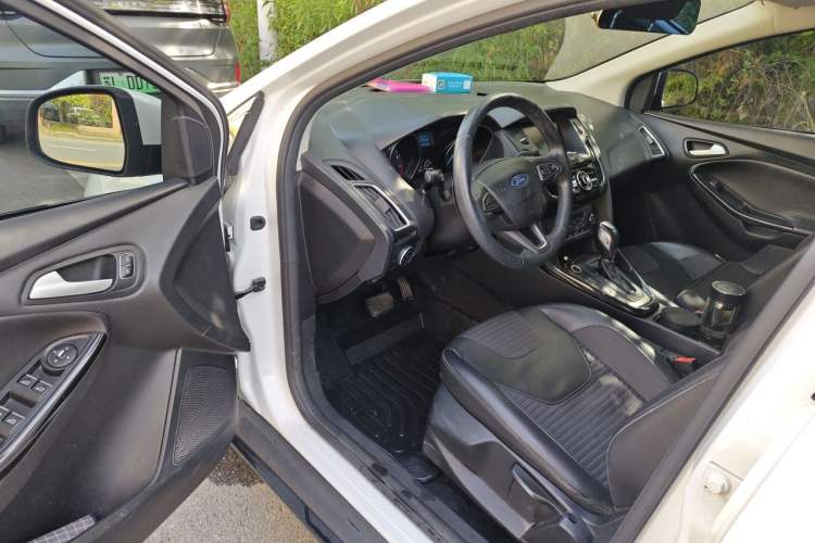 Used Ford Focus 2015 Sedan EcoBoost 125 Automatic Supreme Style Edition Driver Seat