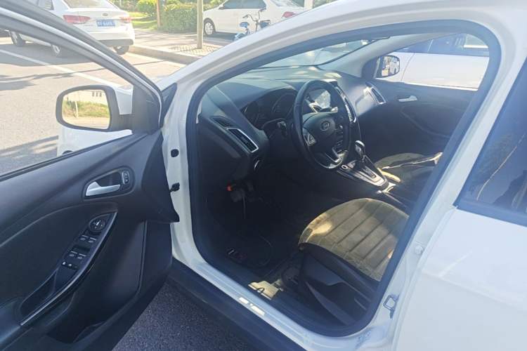 Used Ford Focus 2015 Hatchback 1.6L Automatic Fashion Edition Driver Seat