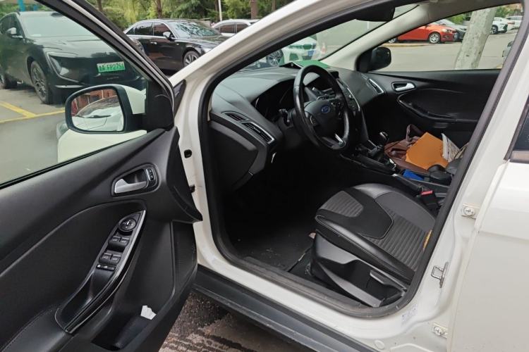Used Ford Focus 2015 Hatchback 1.6L Manual Fashion Edition Driver Seat