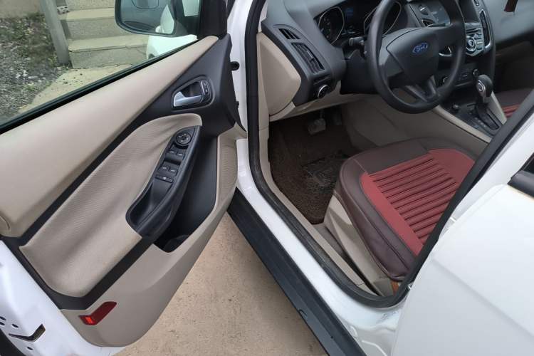 Used Ford Focus 2015 Sedan 1.6L Automatic Comfort Model Driver Seat
