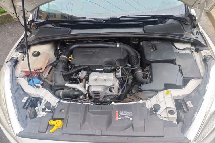 Used Ford Focus 2015 Hatchback EcoBoost 125 Automatic Supreme Style Edition Engine Bay