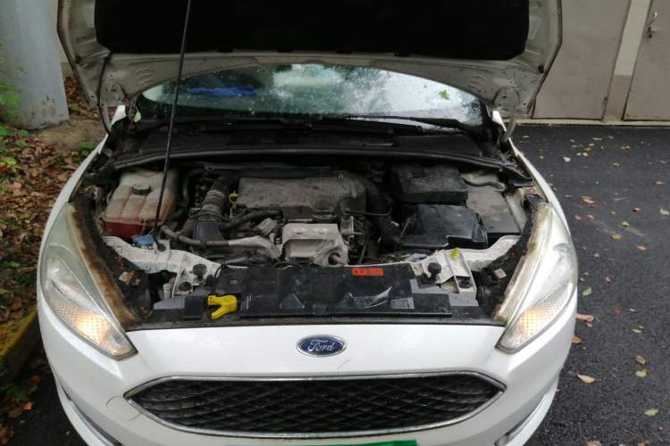 Used Ford Focus 2015 Hatchback EcoBoost 125 Automatic Supreme Style Edition Engine Bay