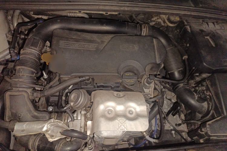 Used Ford Focus 2015 Hatchback EcoBoost 125 Automatic Supreme Style Edition Engine Bay