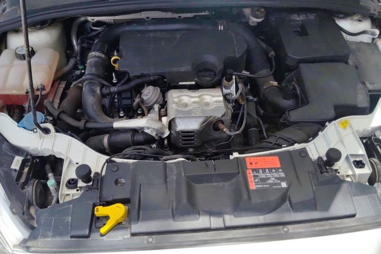 Used Ford Focus 2015 Hatchback EcoBoost 125 Manual – Ultra-Style Edition Engine Bay