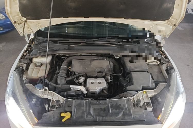 Used Ford Focus 2015 Hatchback EcoBoost 125 Automatic Supreme Style Edition Engine Bay