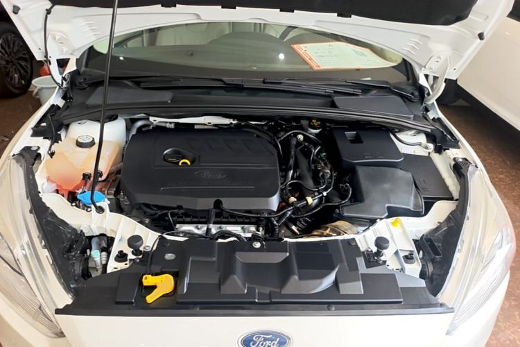 Used Ford Focus 2015 Sedan EcoBoost 180 Automatic Flagship Model Engine Bay