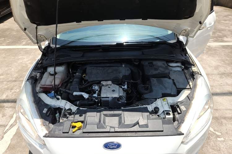 Used Ford Focus 2015 Sedan EcoBoost 125 Manual – Ultra-Style Edition Engine Bay